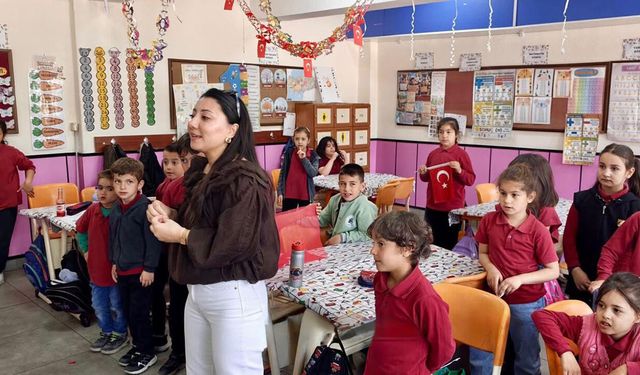 Yunus Emre İlkokulu öğrencileri kültürleri eTwinning ile tanıyor