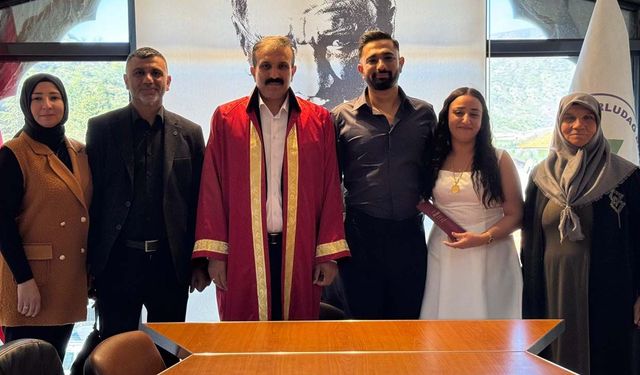 Başkan Torun, genç çiftin mutluluğuna ortak oldu