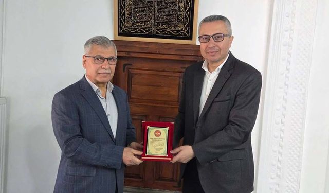 İskilip’te emekli olan Kur’an kursu öğreticisine plaket verildi