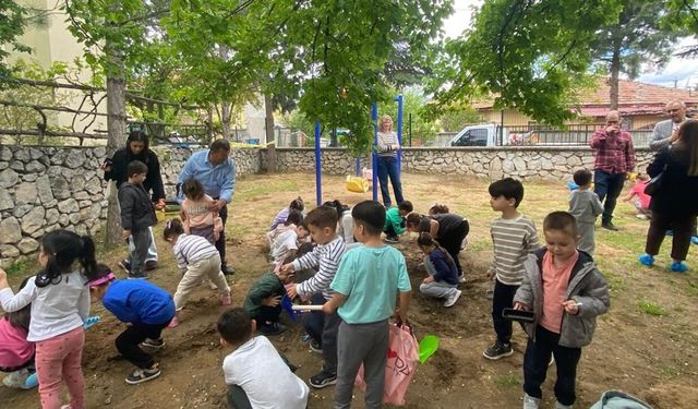 Çorum'daki minik arkeologlar kazı yaptı