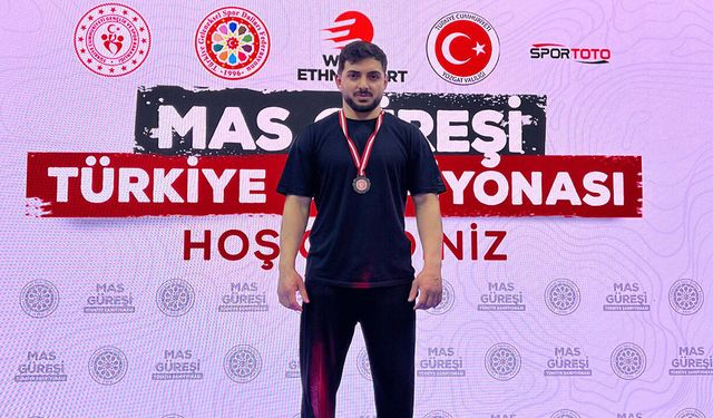 Sungurlulu güreşçi Samet Yaldıran Türkiye şampiyonu oldu