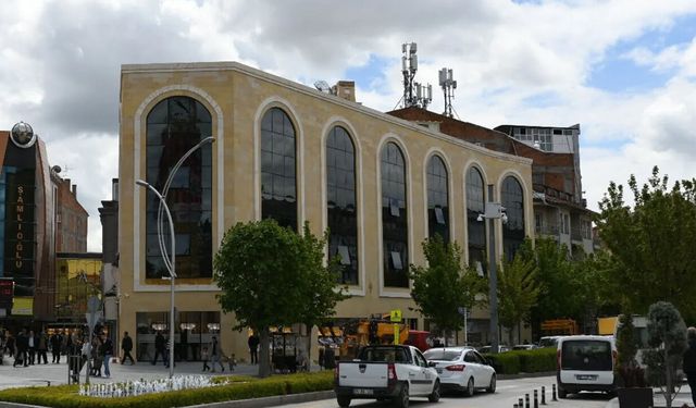 Ahlatcı’nın yeni Kule Şubesi dikkat çekiyor