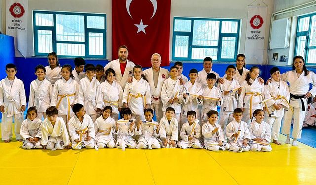 Çorum’da judocular kuşak sınavını başarıyla tamamladı