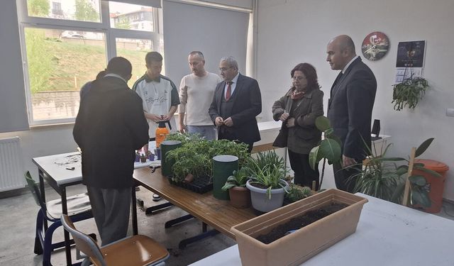 Cemil Çağlar’dan özel eğitim okuluna ziyaret