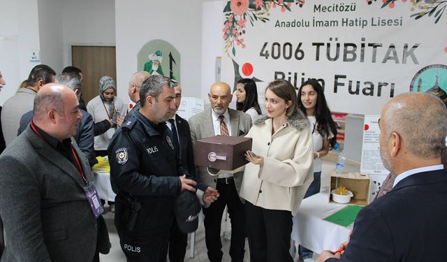 Mecitözü’nde TÜBİTAK 4006 Bilim Fuarı açıldı