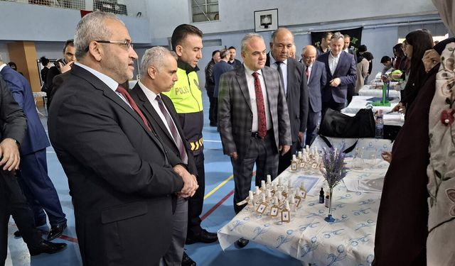 Fatih Anadolu Lisesi’nde bilim fuarı yoğun ilgi gördü