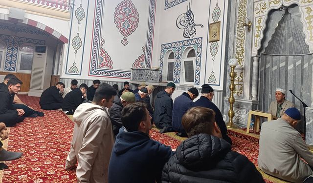 Osmancık’ta KYK’lı gençler sabah namazında buluştu