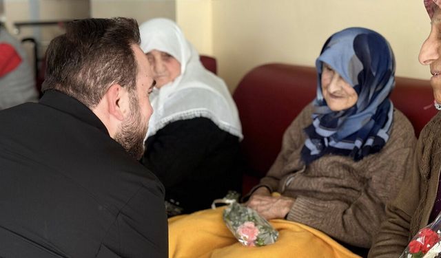AK Gençlik’ten Anneler Günü’nde anlamlı ziyaret