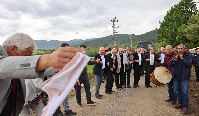 Kıbrıs gazisi davet etti, Vali Çalgan köy halkıyla buluştu
