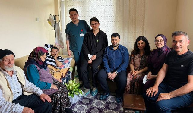 Evde sağlık hizmetlerinden yararlanan hastaya ziyaret
