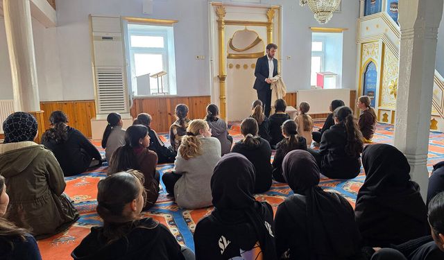Oğuzlar’da öğrenciler camide buluştu