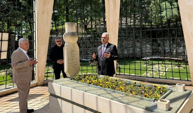 Ahlatcı’dan İskilipli Atıf Hoca’nın kabrine ziyaret