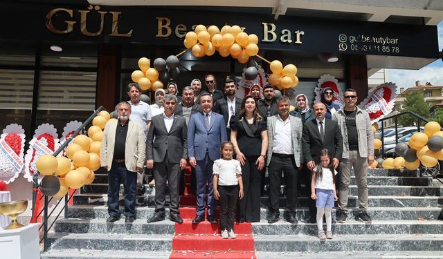 Sungurlu’da Belediye Başkanı Muhsin Dere açılışa katıldı