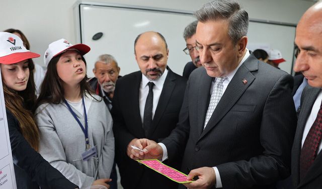 Arifegazili Ortaokulu’nda TÜBİTAK 4006 Bilim Fuarı açıldı