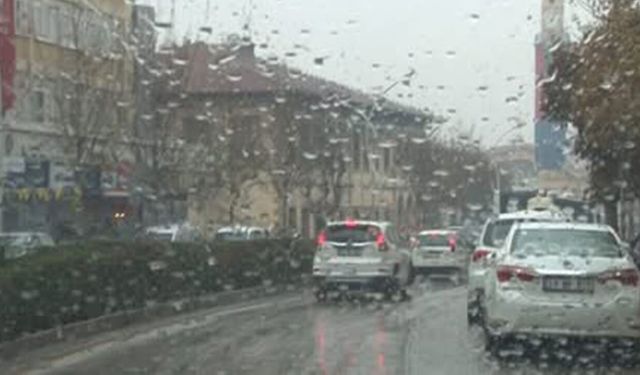Meteoroloji Çorum'a saat verdi: Kuvvetli sağanak bu akşam başlıyor