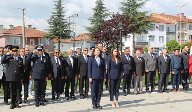 Dodurga’da Atatürk Anıtı'na 19 Mayıs çelengi