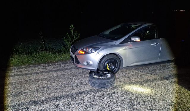 Çorum'daki bu yola dikkat! 5 aracın lastiği yarıldı