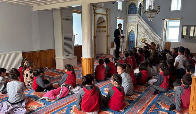 Oğuzlar’da öğrenciler camide bir araya geldi