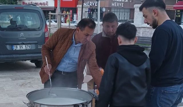 Çorum’da bayram namazı sonrası vatandaşlara süt ikramı
