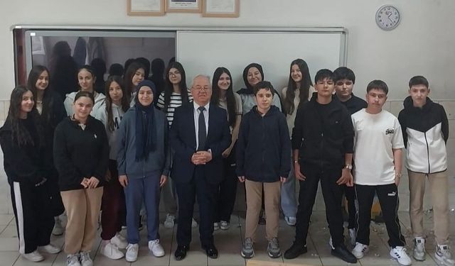 41 yıllık öğretmen Sakin Karakaş emekliye ayrıldı