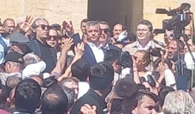 Özgür Özel’den Anıtkabir’den Sungurlu’ya anlamlı mesaj