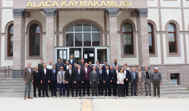 Alaca Protokolü halkla bayramlaştı