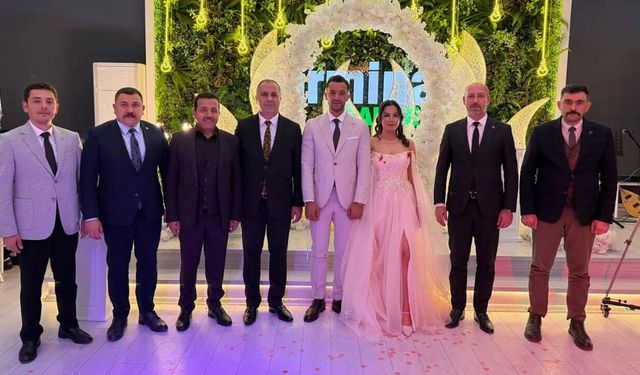 Furkan Sözüdoğru ile Ayşenur Günaydın nişanlandı