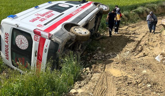Osmancık’ta hasta almaya giden ambulans kaza yaptı
