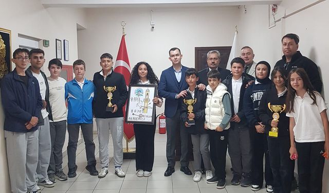 Bayat Kamykamı Yüce, başarılı okçuları kabul etti