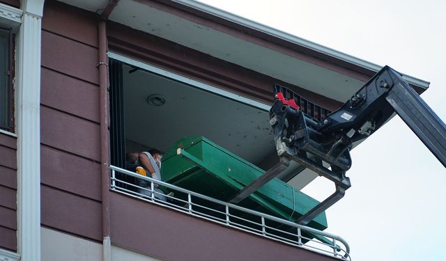 250 kilo ağırlığındaki kişinin cenazesi forkliftle indirildi