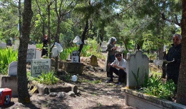 Dodurga'da arife günü mezarlıklar ziyaret edildi