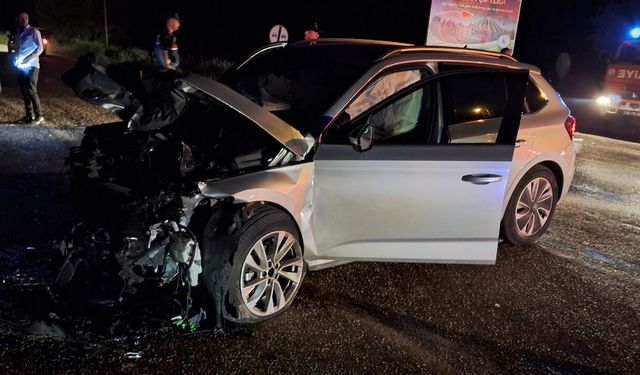 Çorum'da iki otomobil çarpıştı! 3 kişinin durumu ağır, kazanın detayları ortaya çıktı