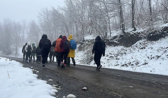 Karın tadını doğada yürüyerek çıkardılar