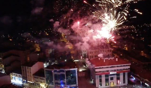 Çorum’da Galatasaray çılgınlığı! Binlerce taraftar meydanları doldurdu
