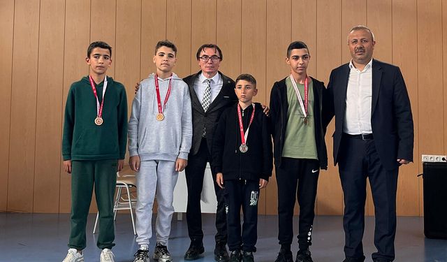 Alaca’da lise öğrencileri kıyasıya mücadele etti