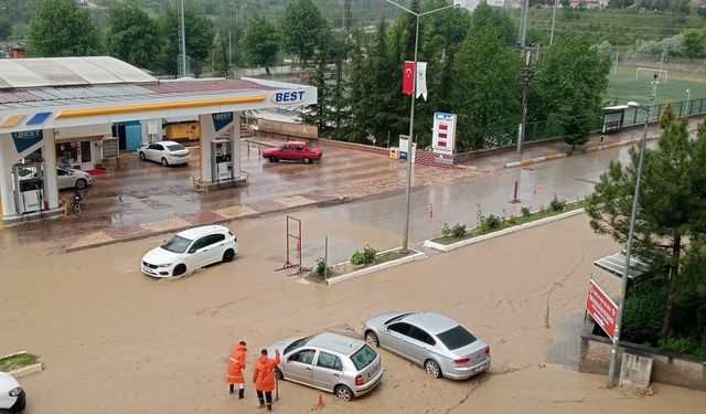 Çorum’da sağanak ve dolu hayatı felç etti