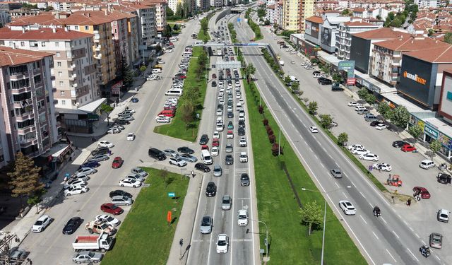 Tatilciler yola çıktı, Çorum’da kilometrelerce araç kuyruğu oluştu