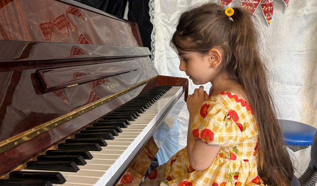 Henüz 6 yaşında! Çaldığı 10 enstrümanla herkesi kendine hayran bıraktı