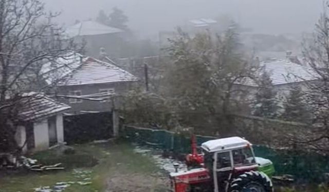 Çorum'un bu köyünde kar yağışı etkisini sürdürüyor