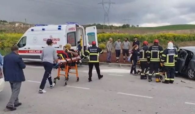 Çorum'da 2 otomobil çarpıştı: 7 kişi yaralandı
