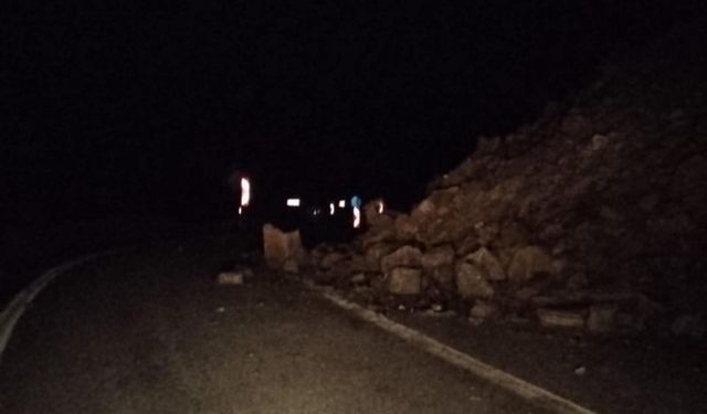 Çorum’da heyelan alarmı! Uğurludağ yolunda kayan toprak ulaşımı tehlikeye soktu