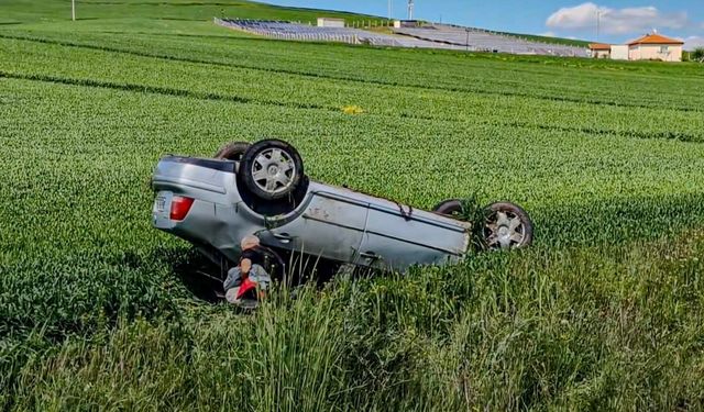 Alaca’da korkutan kaza! Takla atan araç tarlaya savruldu