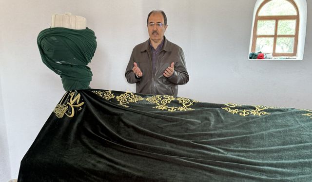 Büyükelçi Doç. Dr. Cahit Bağcı’dan Koyun Baba Hazretleri’ne ziyaret