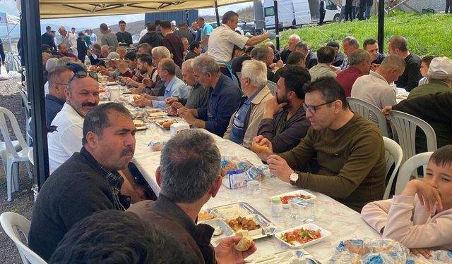 Saraylı köyünde eller semaya açıldı: Yağmur ve şükür duasına yoğun katılım