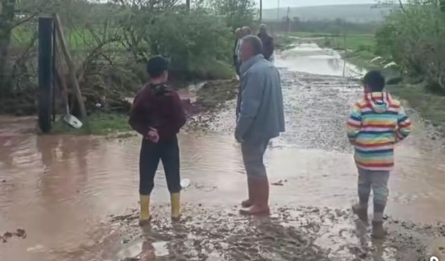 Büyükdona Köyü'nü sel bastı