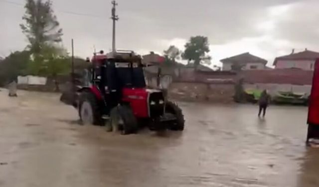 Kula Köyü'nü sel vurdu! Evler ve yollar sular altında kalırken köylüler seferber oldu
