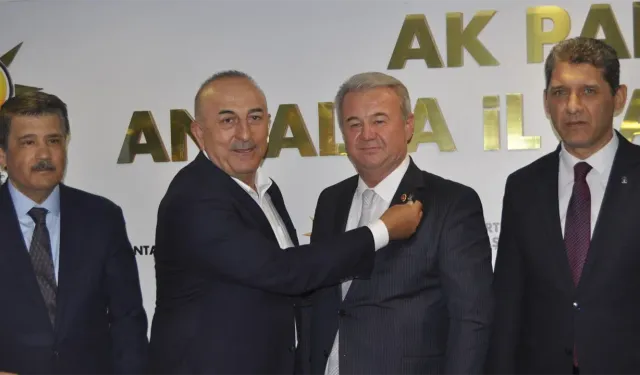 Serik'te CHP'den istifa eden Kadir Kumbul ve meclis üyeleri AK Parti'ye katıldı