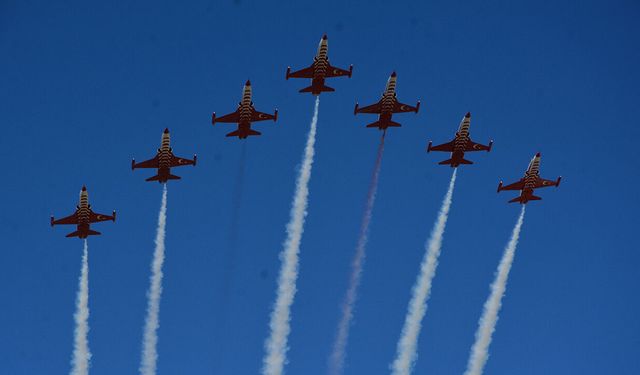 Türk Yıldızları’nın Çorum gösterisi festivale damga vurdu