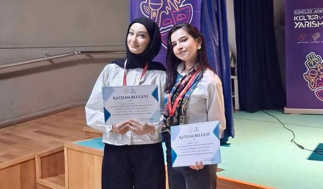 Ömer Derindere Fen Lisesi’nden şiir yarışmasında büyük başarı