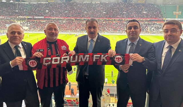 Mustafa Destici’den Arca Çorum FK’ya tribünden destek